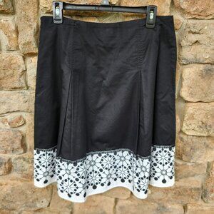 Black & White Knee-Length Skirt Geometric Hem Embroidery & Side Zipper Closure 8